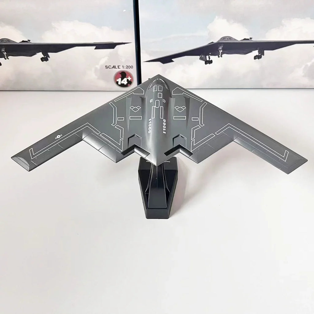 1/200 US B-2 Spirit Stealth Strategic Bomber Alloy Finished Model With Retractable Landing Gear Desktop Ornament For Collectors