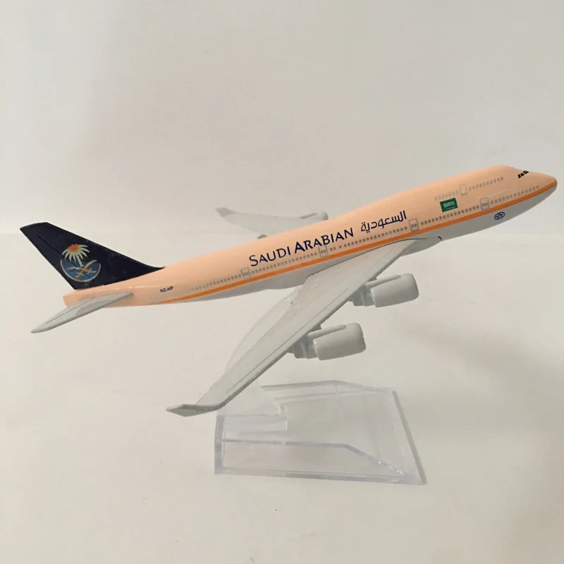 JASON TUTU 16cm 747 SAUDI ARABIAN Airplane Model Airplane Diecast Metal 1/400 Scale Planes