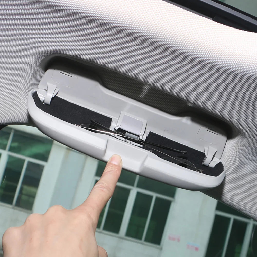 NEW Car Sunglasses Case Holder Glasses Box Storage For Audi A3 A4l A5 A6L S3 S5 Q5l Q3 Q5 Q7 Automobile refitting