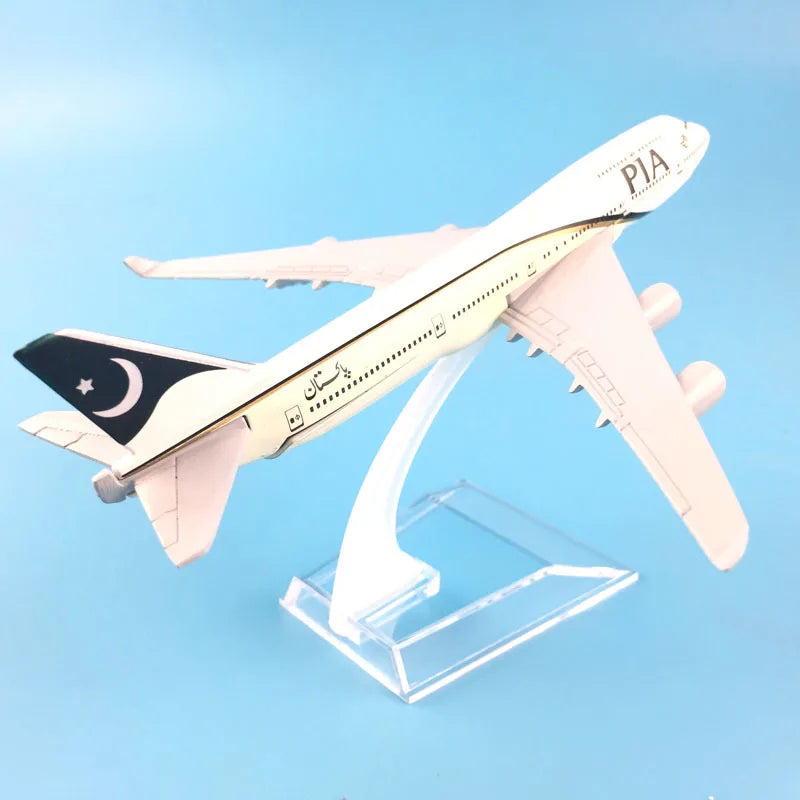 JASON TUTU 16cm Pakistan PIA Boeing 747 Airplane Model Airplane Diecast Metal 1/400 Scale Planes