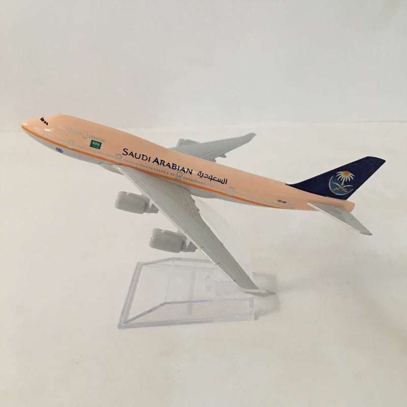 JASON TUTU 16cm 747 SAUDI ARABIAN Airplane Model Airplane Diecast Metal 1/400 Scale Planes