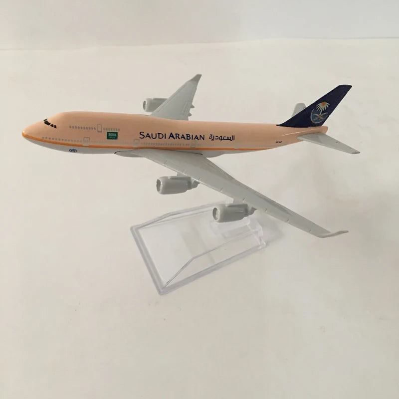 JASON TUTU 16cm 747 SAUDI ARABIAN Airplane Model Airplane Diecast Metal 1/400 Scale Planes