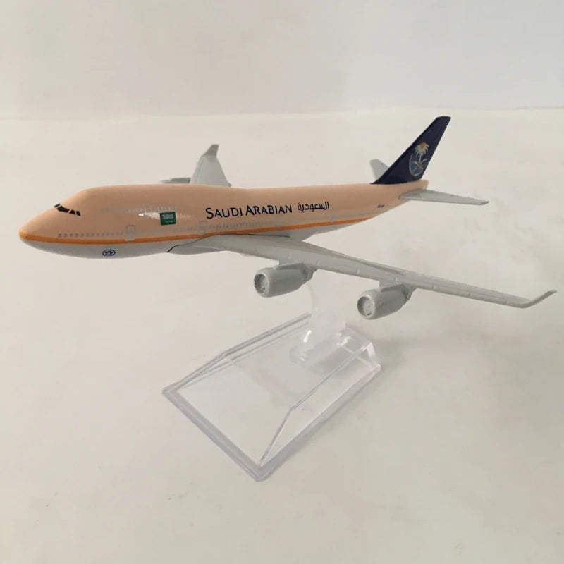 JASON TUTU 16cm 747 SAUDI ARABIAN Airplane Model Airplane Diecast Metal 1/400 Scale Planes