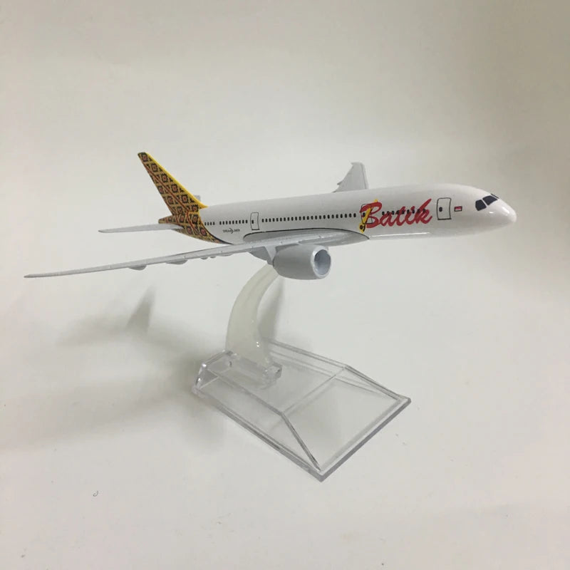 JASON TUTU 16cm Indonesia Batik Boeing 787 Model Airplane Diecast Metal 1/400 Scale Planes