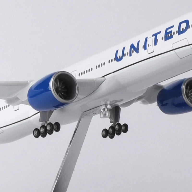 1/157 Scale model planes 777 B777 UNITED Airlines Aircraft  W Light and Wheel Landing Gear Resin Collected Gift By Aviation