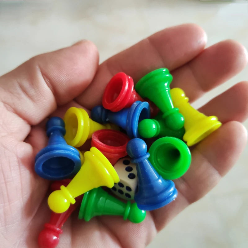 1 Set = 16 Pieces of Plastic Chess Pieces + 1 Piece of 16mm Dot Dice for Board Game Accessories