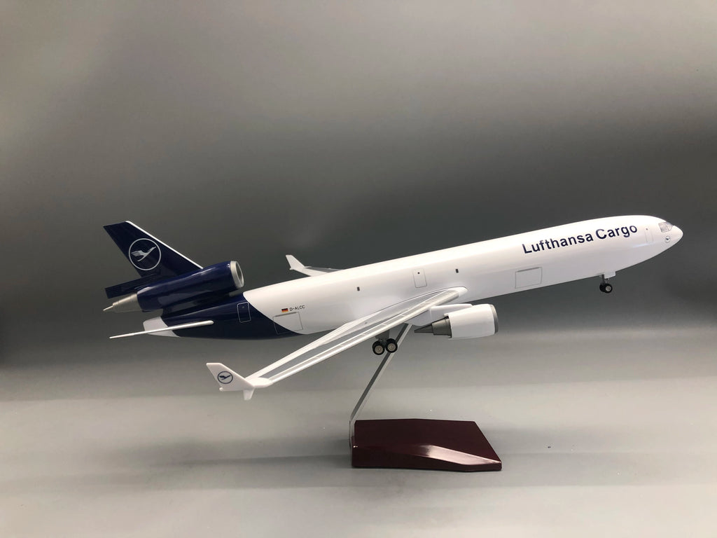 47cm Airplane Toy Models Lufthansa Cargo MD-11 Resin Diecast Aircraft With Wooden Base Collected Gift By Aviation Enthusiast
