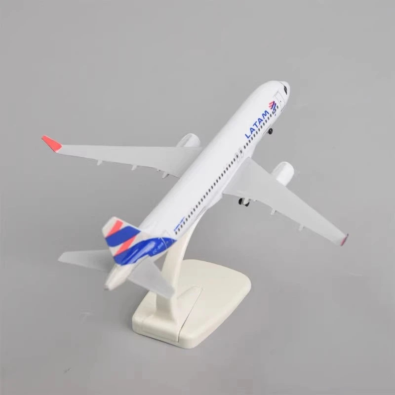 Latam A320 Airlines Model Plane 20CM Alloy Metal Aircraft Diecast Toy Plane Model for Boys Aviation Simulation Toys For Collecti