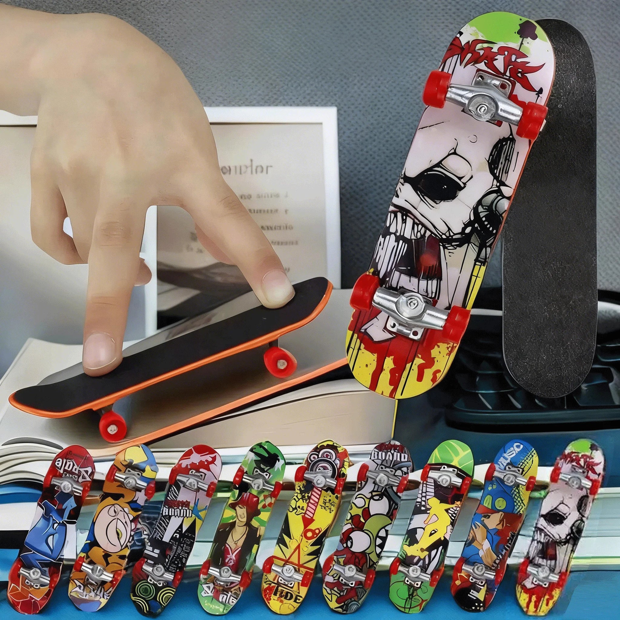 1-5Pcs Finger Skate Board Mini Collectible Creative Desktop Fingertip FingerBoard Toys For Kids Birthday Gifts Finger Skater