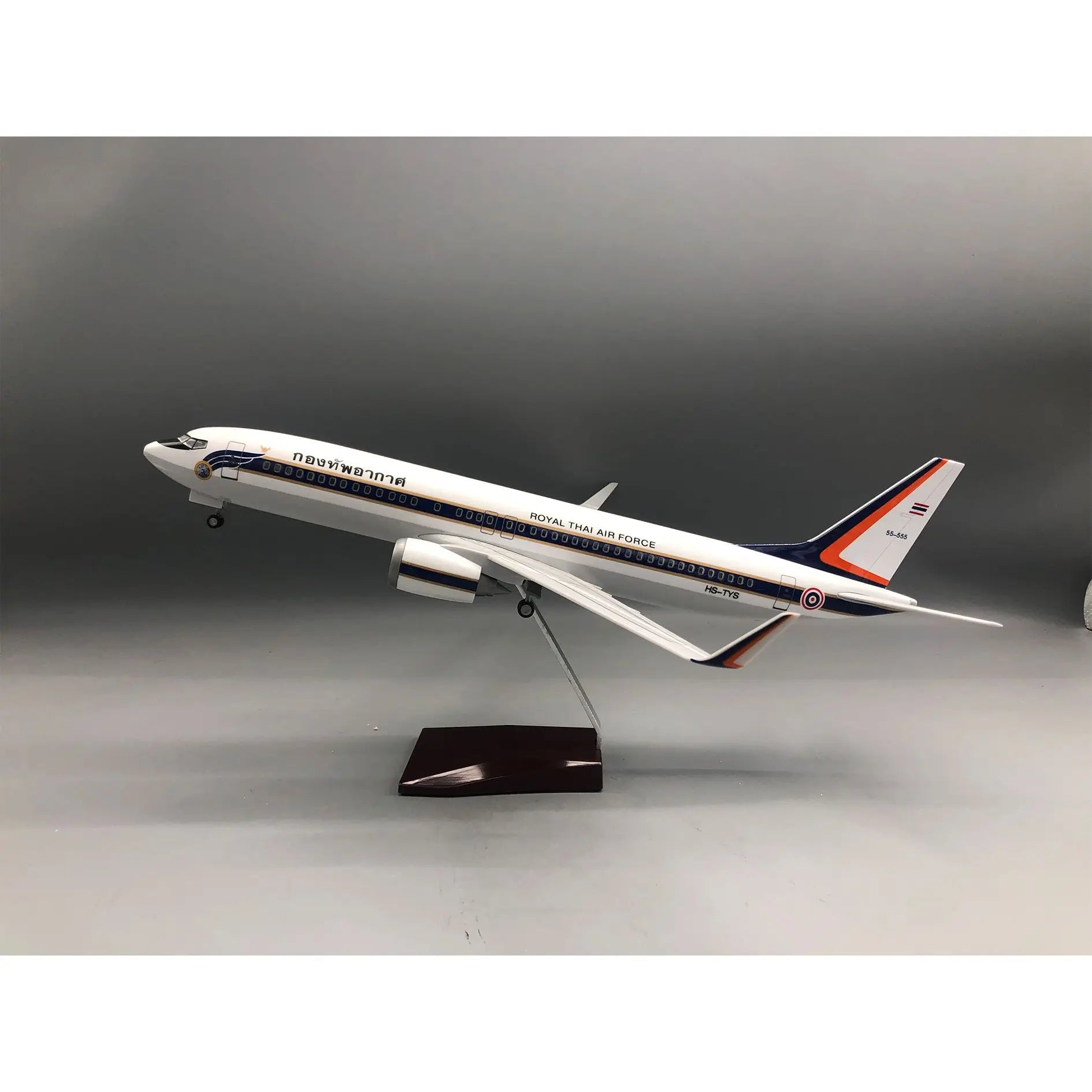 Royal Thai Presidential Boeing 737 Airplane Model 47cm Simulated Static Aircraft With Lights And Wheels For Collection Display