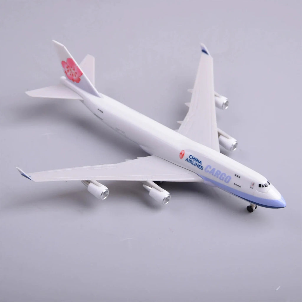 20cm Scale Aircraft Toy Model China Airlines Cargo B747 Openable Cargo Door ABS Children Toys Airplane Model Adults Fun Gift
