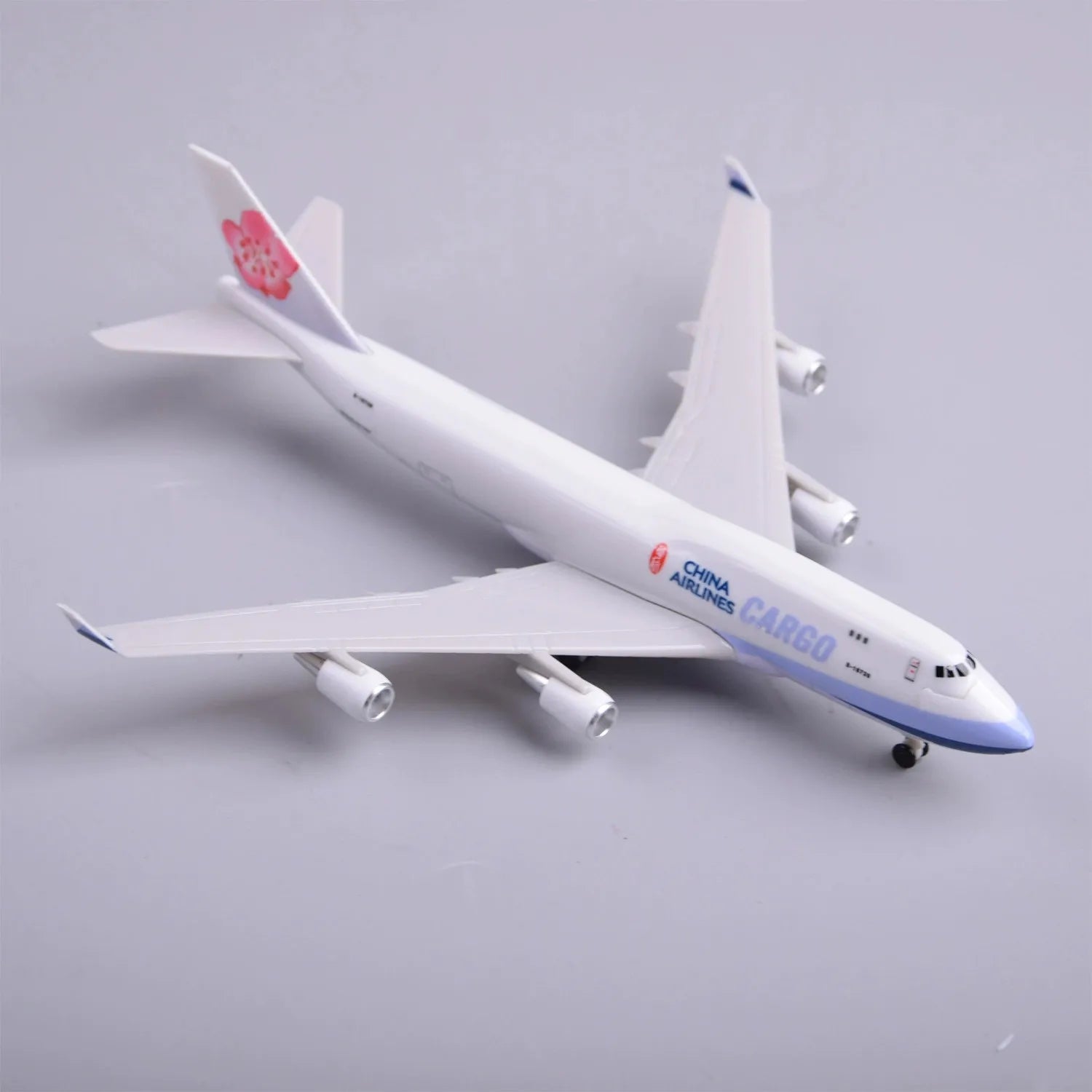 20cm Scale Aircraft Toy Model China Airlines Cargo B747 Openable Cargo Door ABS Children Toys Airplane Model Adults Fun Gift