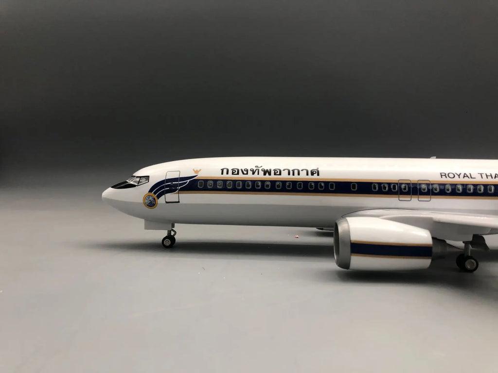 Airplane Models 737 Thai Presidential Plane 47cm with Lights and Wheels Simulation Static Model Souvenir Hobby Collection Toy
