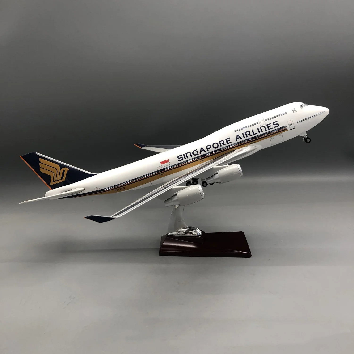 47cm Diecast 1:160 Scale Airplanes B747 Singapore Airways Resin Plane Model Kit Opened Hatch Door With LED Aviation Hobbies Toy