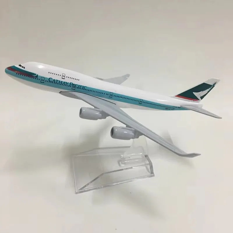 Cathay Pacific Airways B747 Alloy Airplane Model 1/400 Scale 16cm Boeing 747 Toy for Collection And Gift Airplane Mod