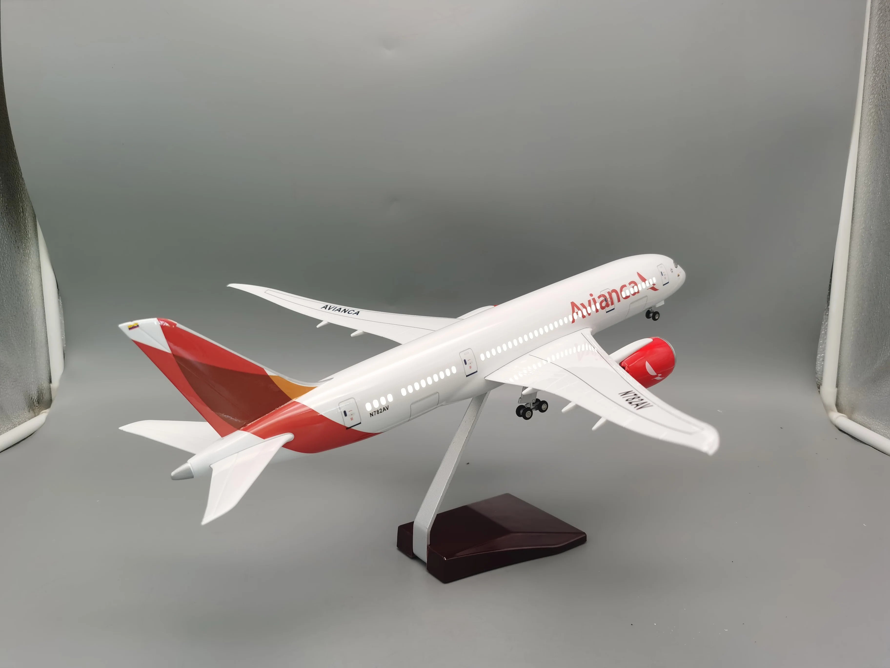 Scale Avianca Toy Model Airplane 47CM 787 Aircraft Model for Colombia Air B787 Resin Diecast Aircraft Can Be Used As Decoration