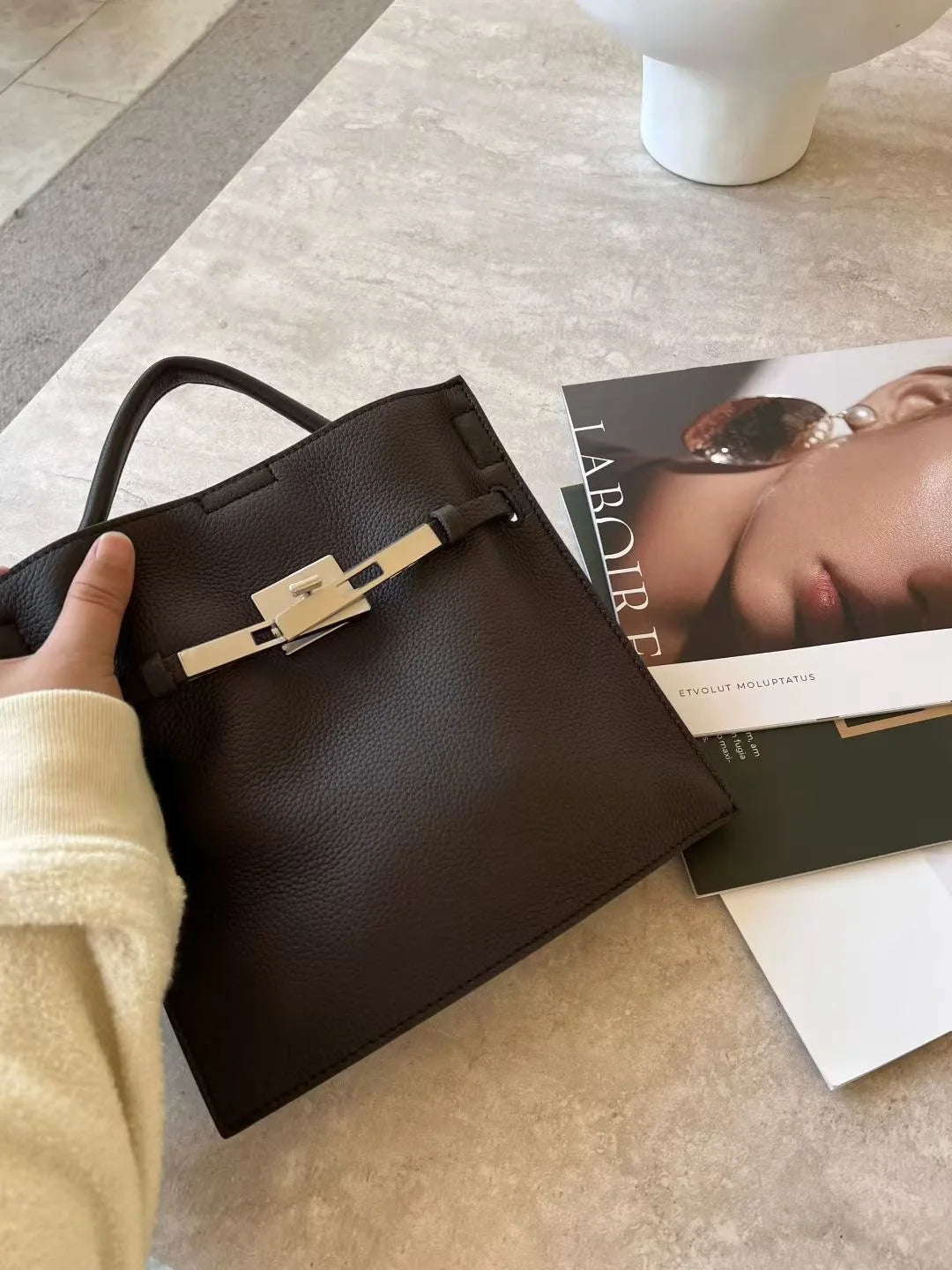 2026 New First-layer Cowhide Bucket  Women's Versatile Niche Medieval Exquisite Hand Carry Messenger Tote Bag Casual Fashion