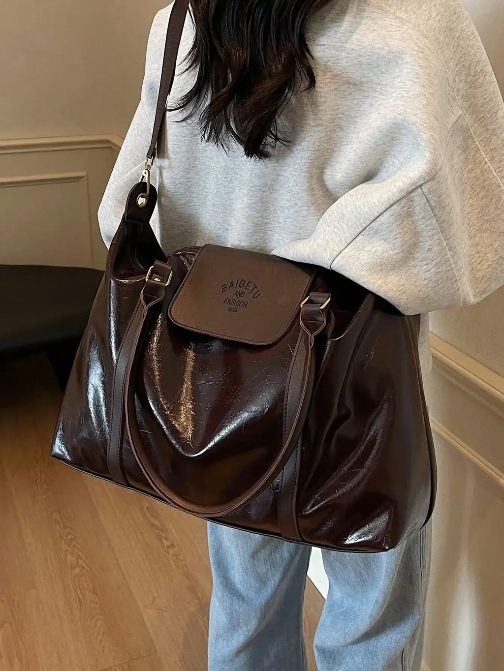 Fashion Large Capacity Handbag Casual Short Trip Travel Bag Holiday Gym Tote Bag, Retro Oil Wax Gloss PU Leather Crossbody Bag