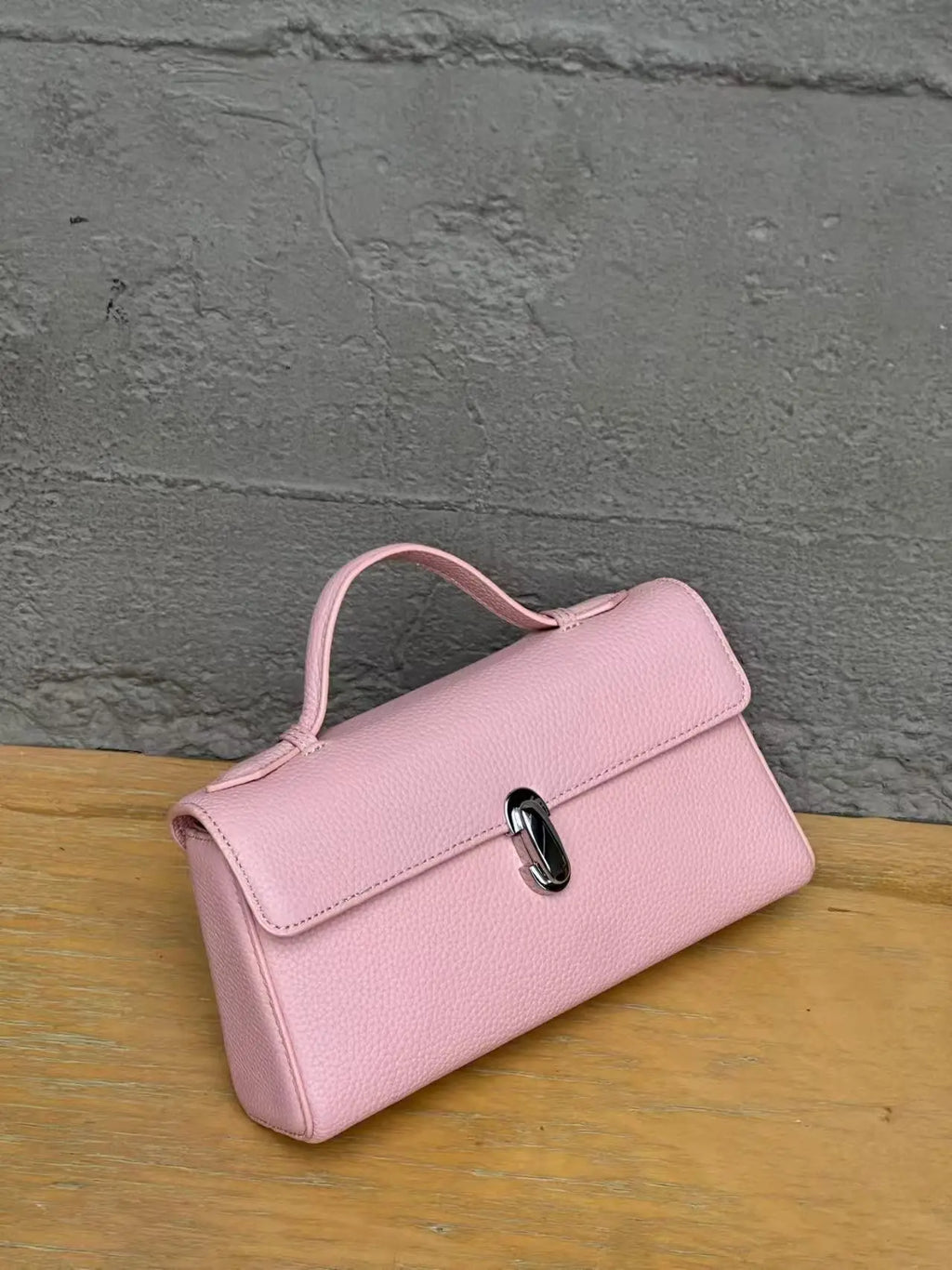 2026 Spring and Summer New Leather Women's Fashionable and Simple Versatile Messenger Bag Candy-colored Commuter Cover Small