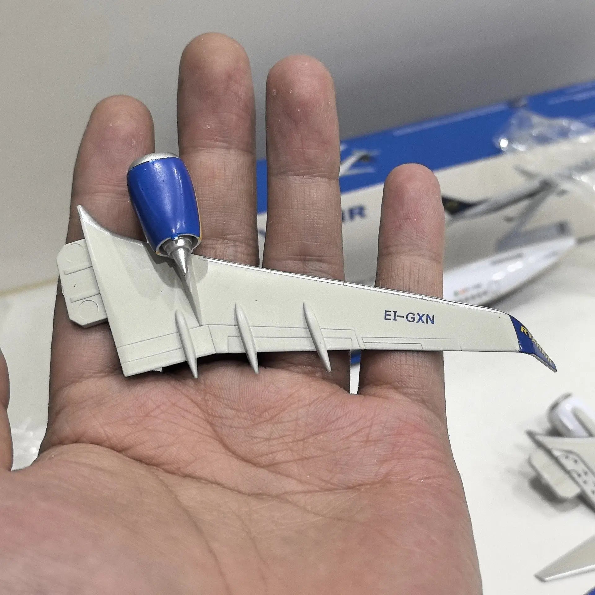 1: 200 Scale Ryanair BOEING 737-800 Boeing 12 Assembled Plastic Aircraft Model