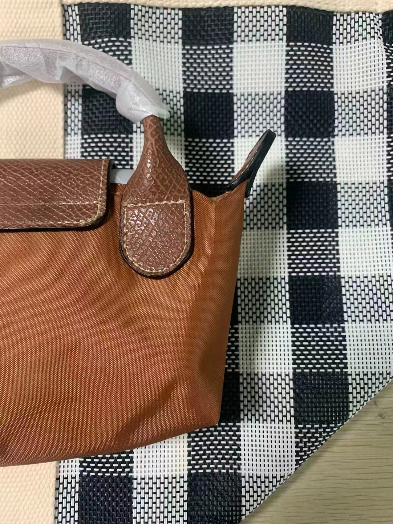 Trendy Style 2026 High-Quality Dumpling Skin Nylon Handbag, Crossbody Bag, Mini Coin Purse, Delicate and Compact Women's Bag