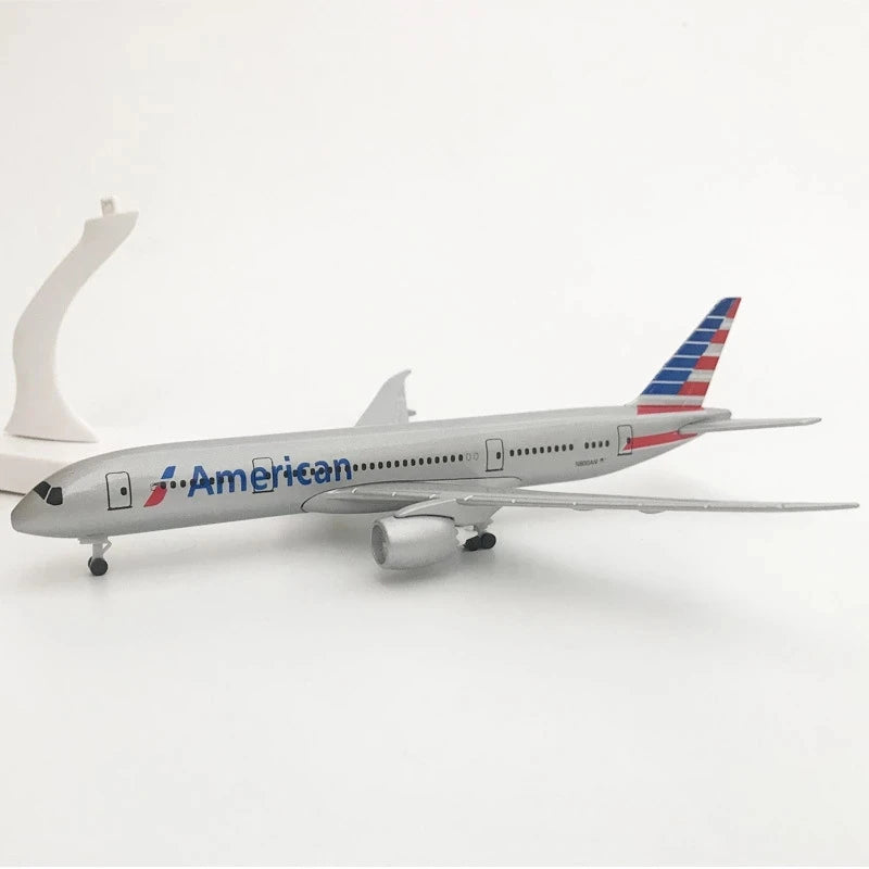 1/400 Scale Metal Toys Kids Airplane Model 20cm B777 American Airlines Model Plane Diecast Wheels Landing Gears