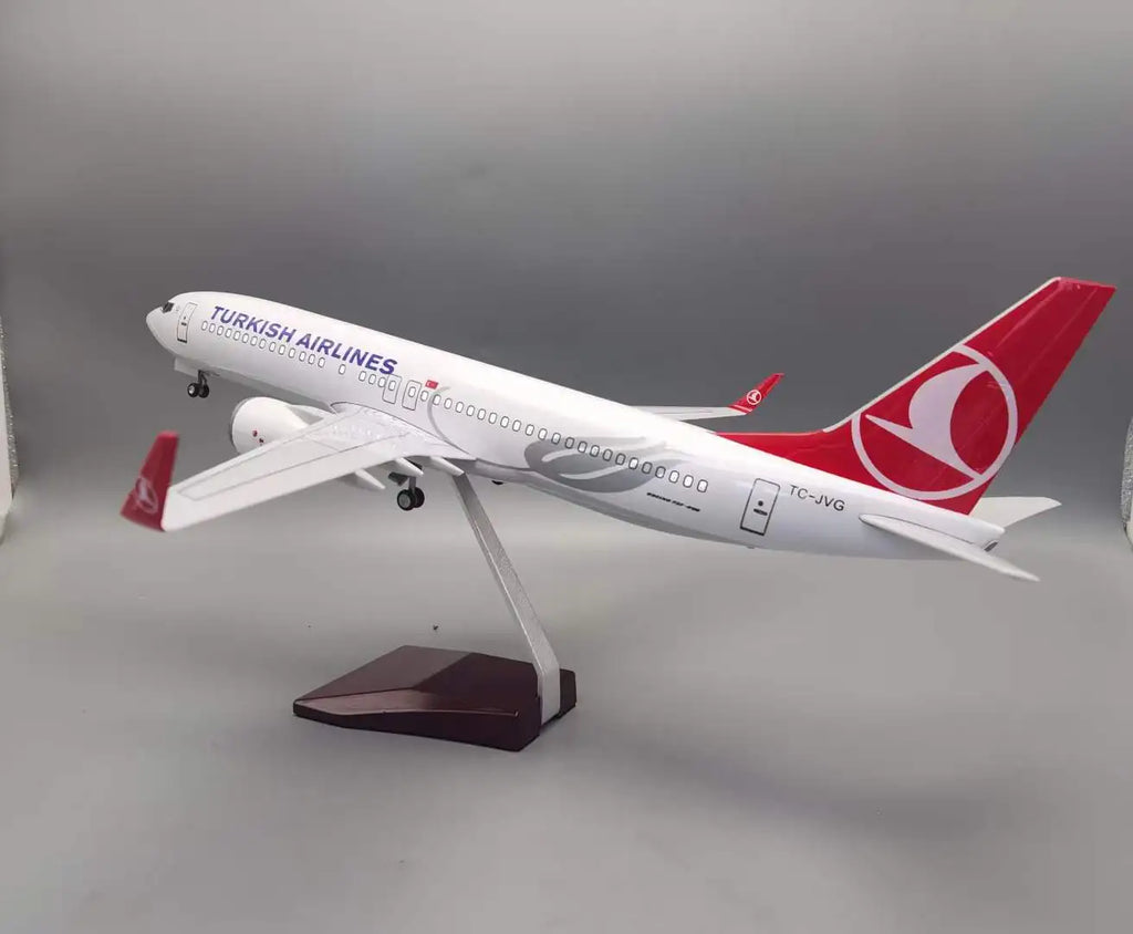 Simulated B737 Türkiye Airlines 737 Airplane Toys Model Scale 47cm Length with LED Lights Highly Simulated Resin Material for