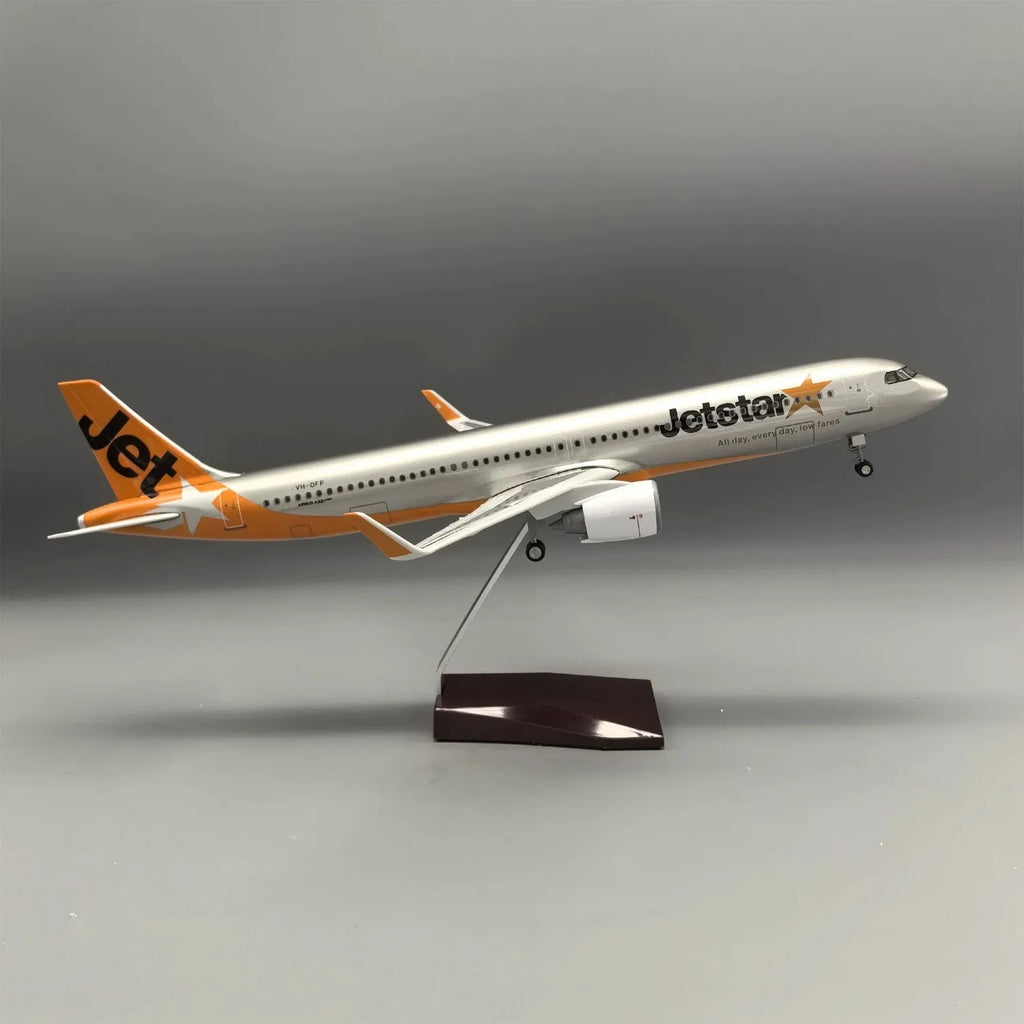 1/100 Scale 47cm 321 Aircraft A321 NEO Jetstar Airways Light Model with Landing Gear and Lights Resin Die-cast Aircraft Model