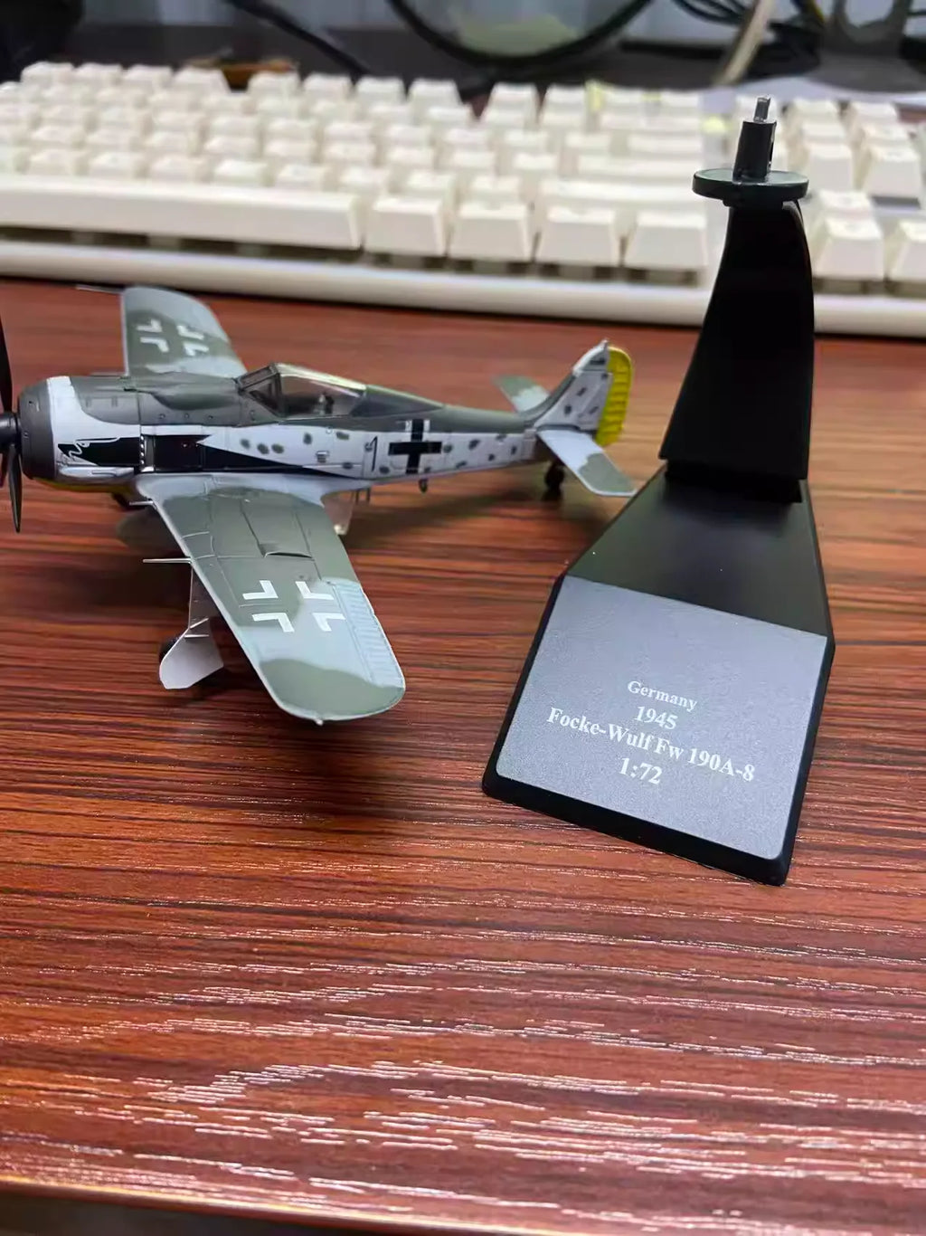 Die Cast Alloy Aircraft Model 1:72 Fw-190 Fokker Wolfe Alloy, Resembling A Real Fighter Jet Model, Indoor Collection Gift
