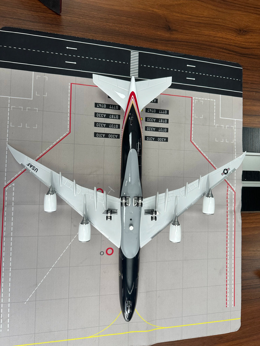 47CM Scale Model Planes 747 Airplane Model B747-8 US Air Forc Miniatures For Collections And Displays Resin Decoration Gift