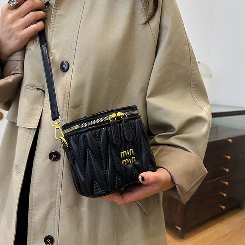 2026 new makeup bag, high-end design, niche and versatile box bag, simple messenger bag for women