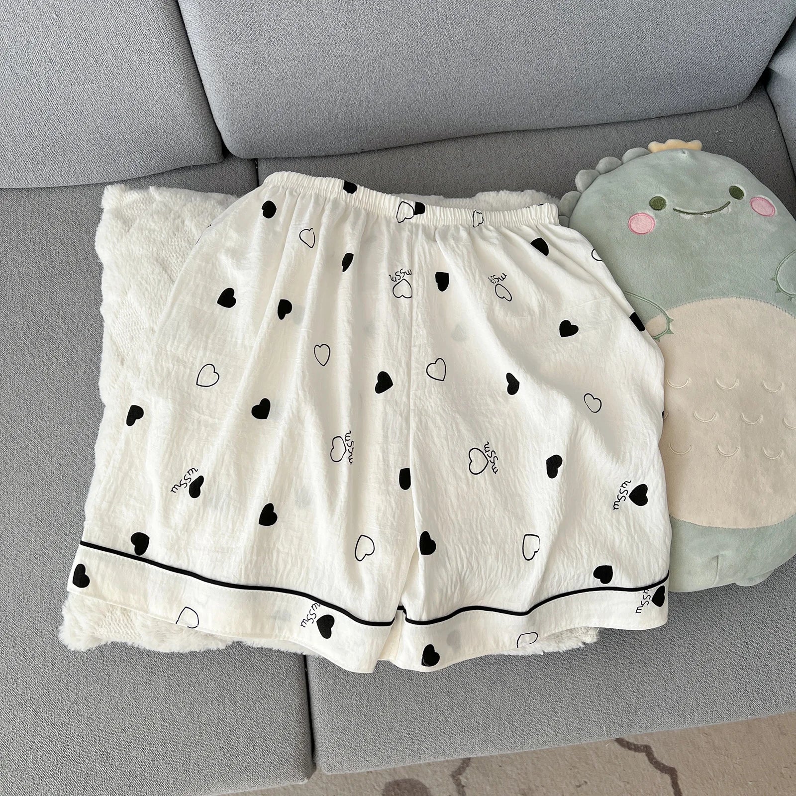 Women's Summer Thin Pajamas with Heart-Shaped Pattern, Short-Sleeved Shorts, Sweet and Cute, Can Be Worn Outside in Summer, Two-Piece Home Wear Set