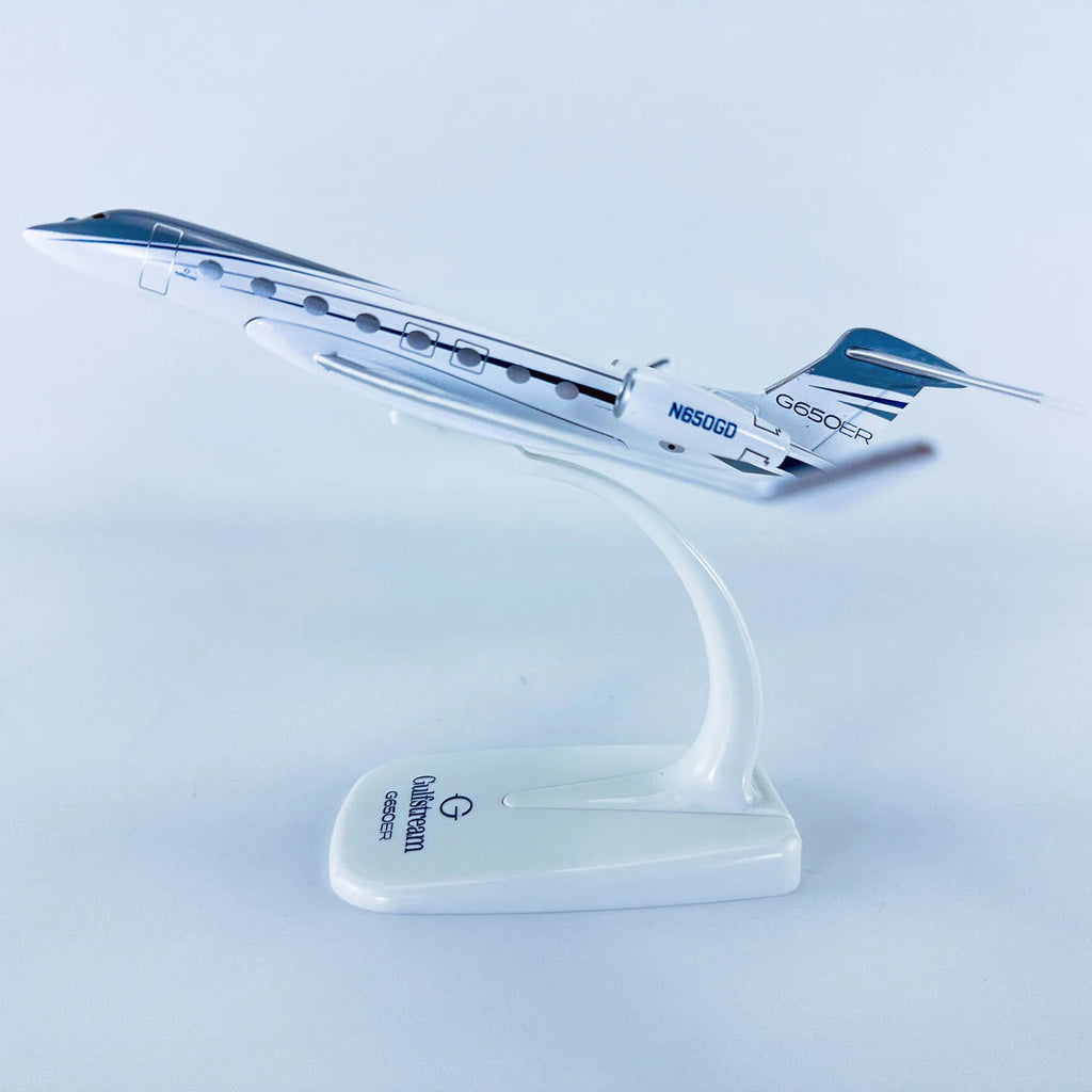 16cm 1/200 Scale Business Jet Gulfstream G650 Diecast Metal Airplane Model Toy Kits with Stand for Collections Displays or Gift