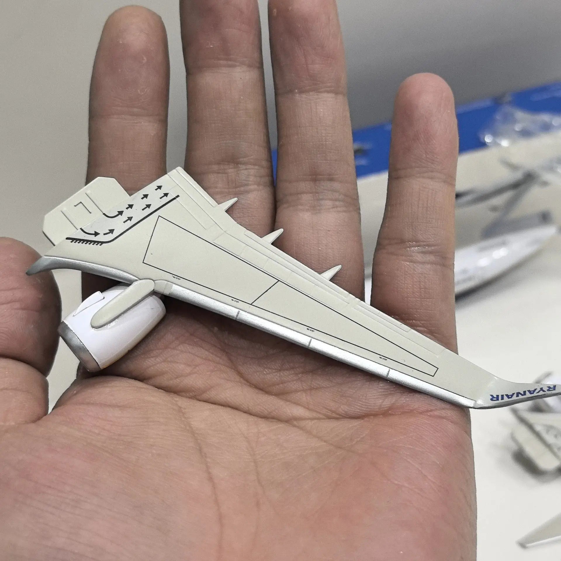 1: 200 Scale Ryanair BOEING 737-800 Boeing 12 Assembled Plastic Aircraft Model