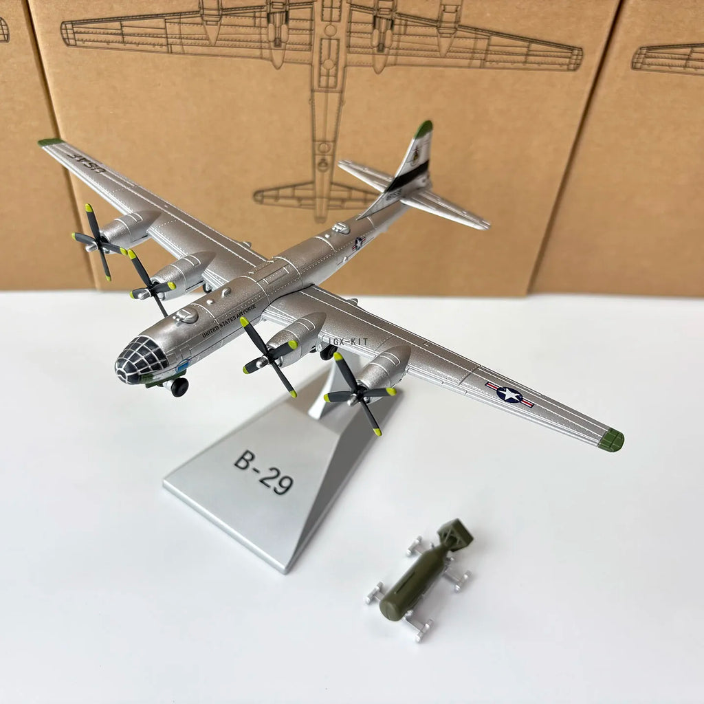 Diecast Scale 1:200  US B-29 Airborne Fortress B29 Heavy Bomber Alloy Finished Static Flight Model Decoration Display Ornament