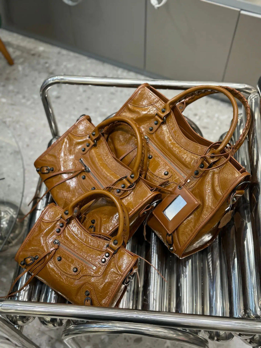 2026 Luxury Design Le City Rivet Motorcycle Bag Leather Leather Leather Handheld Women's Bag Trendy Fashion Single Shoulder Diag