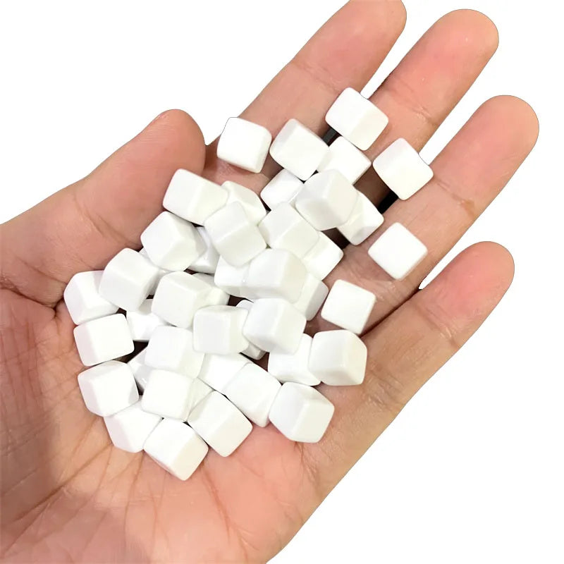 100pcs Crystal Dice 8mm – Transparent Cube Chess Tokens Board Game Pieces / 100 dés cristal 8mm – Jetons transparents jeux de société