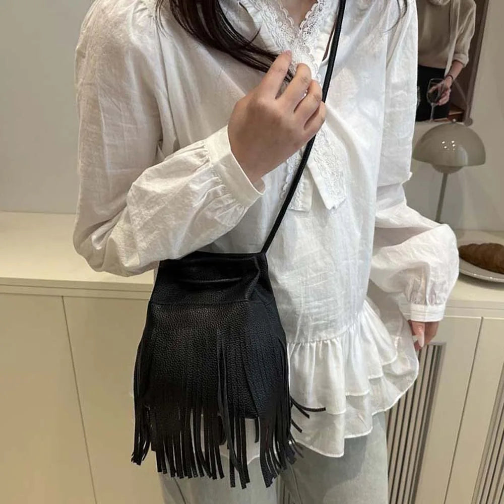Elegant Tassels Bucket Bag Large Capacity Retro Drawstring PU Bag Khaki Magnetic Button Texture Shoulder Pouch Vacation