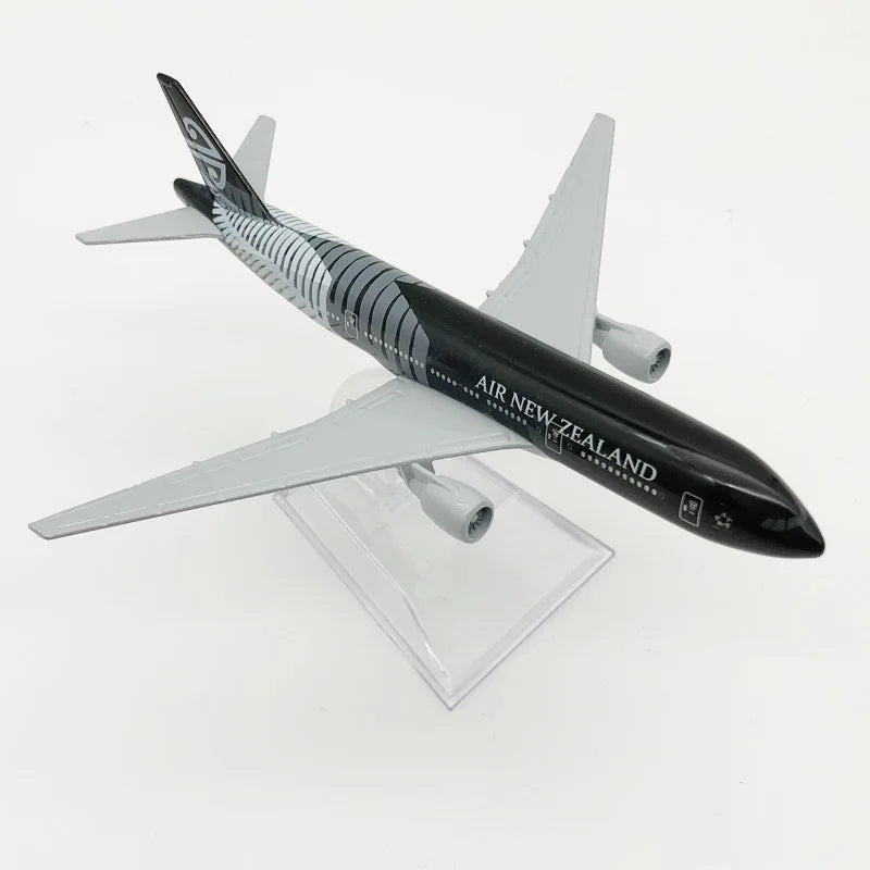 16cm B777 Souvenir Show Gift Air New Zealand 1:400 Scale 777 Aircraft Model with Base Alloy Plane Toy For Collectible Airplane