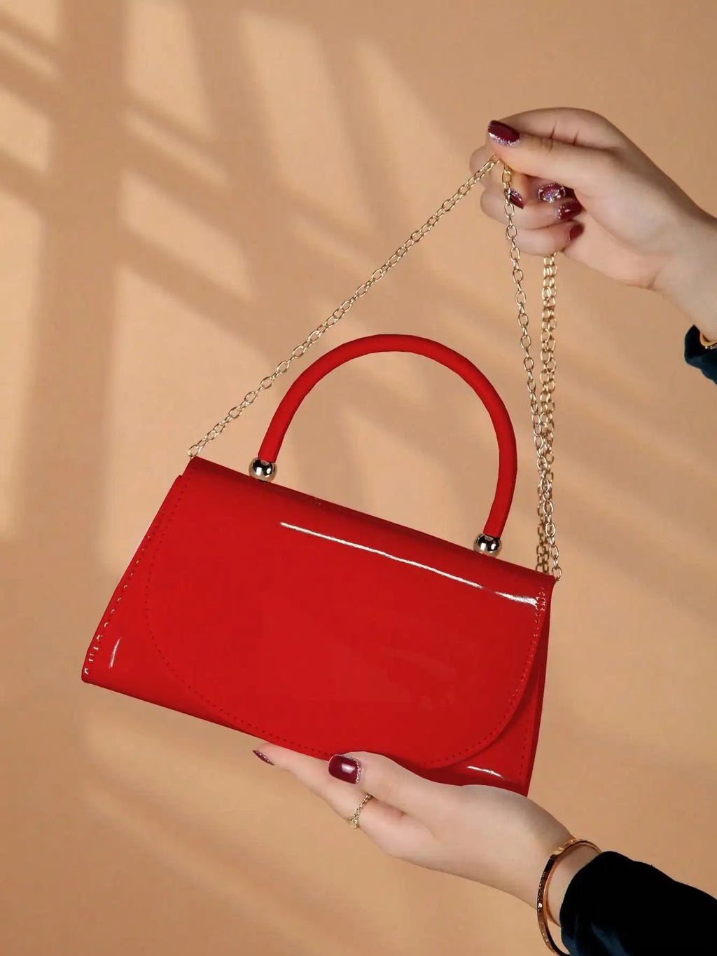Fashion solid color mirrored handbags, evening bags, elegant and charming women's business party bags, the best gift for women.