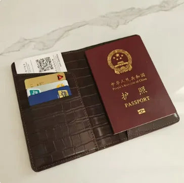 Fashion Crocodile Pattern Leather Passport Holder Custom Name Travel Luggage Tag Engrave Initials Retro Luxury Card Holder Gift