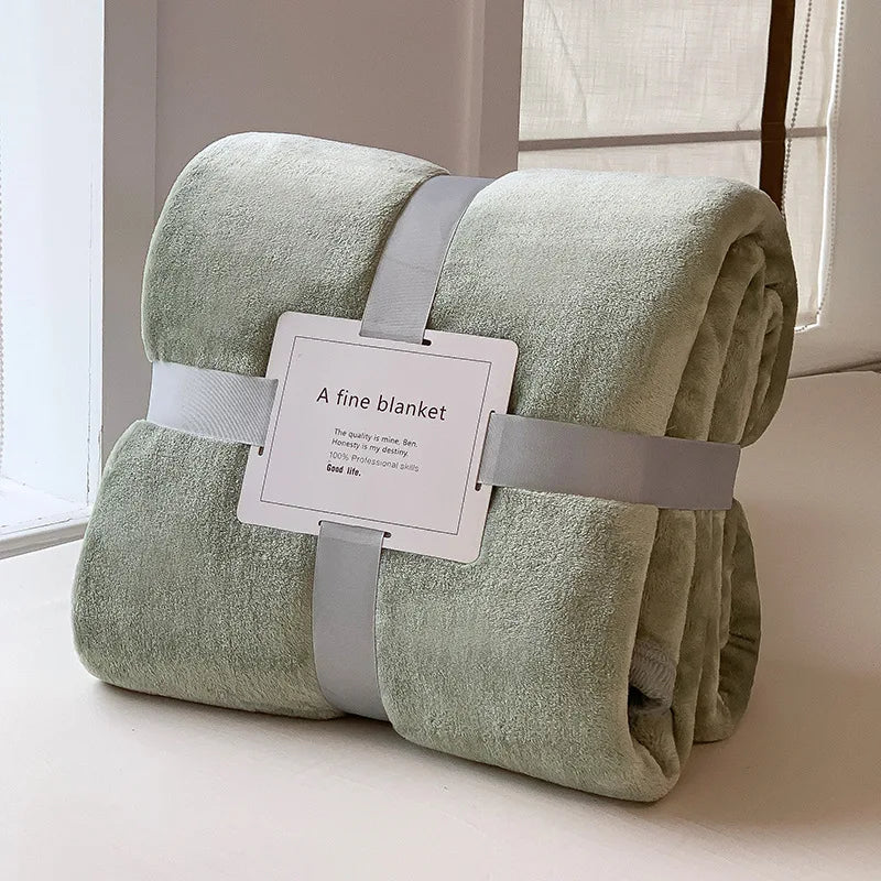 Luxury Flannel Travel Blanket for Airplane Lightweight Office Nap Soft Blanket Non-shedding and Colorfast Multi-purpose Blankets