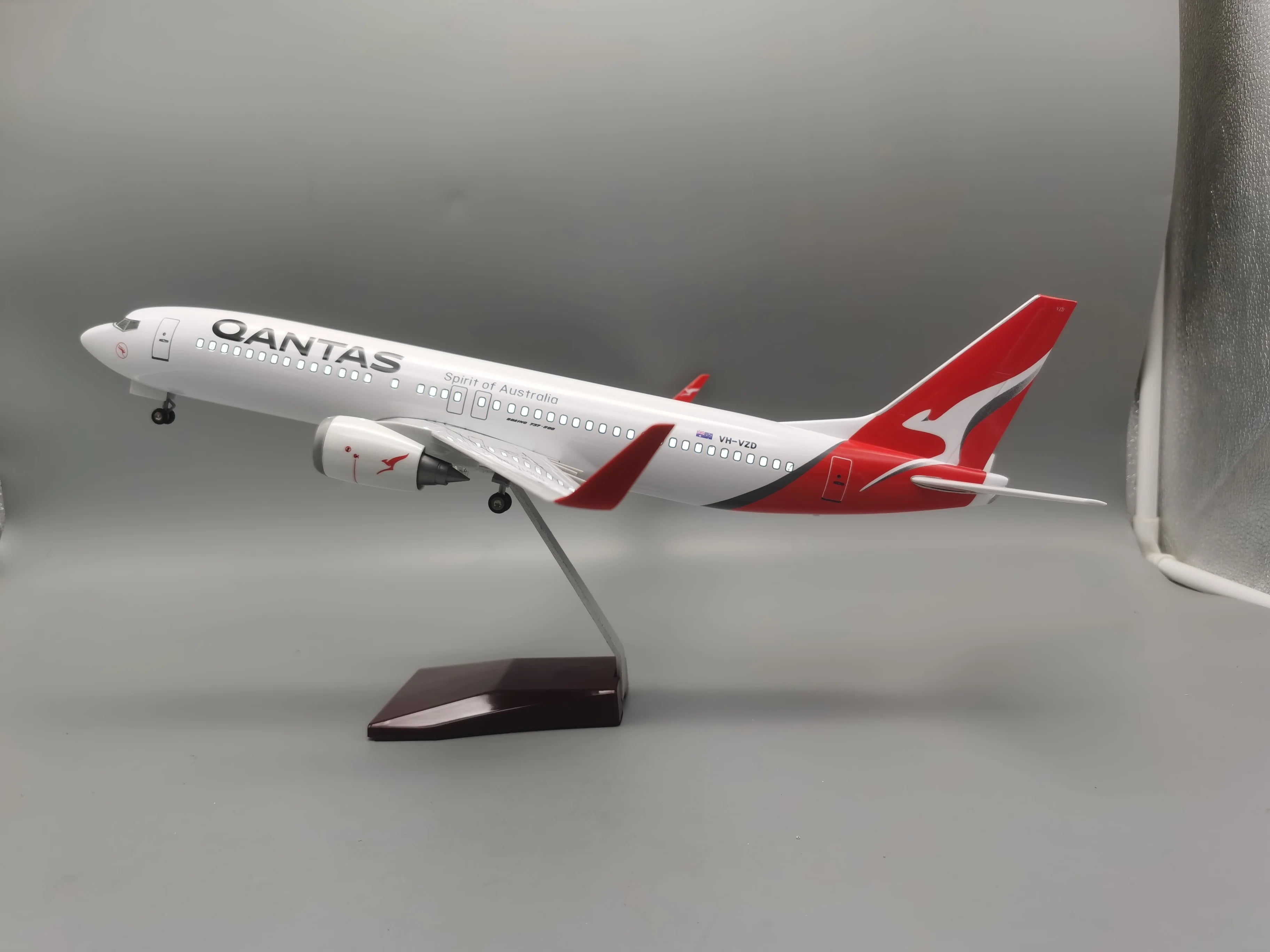 Display Toy Scale 1:85 47cm B737-800 Airplane Model Qantas Australian Airways Aircraft Model Plane with Landing Gear Collection