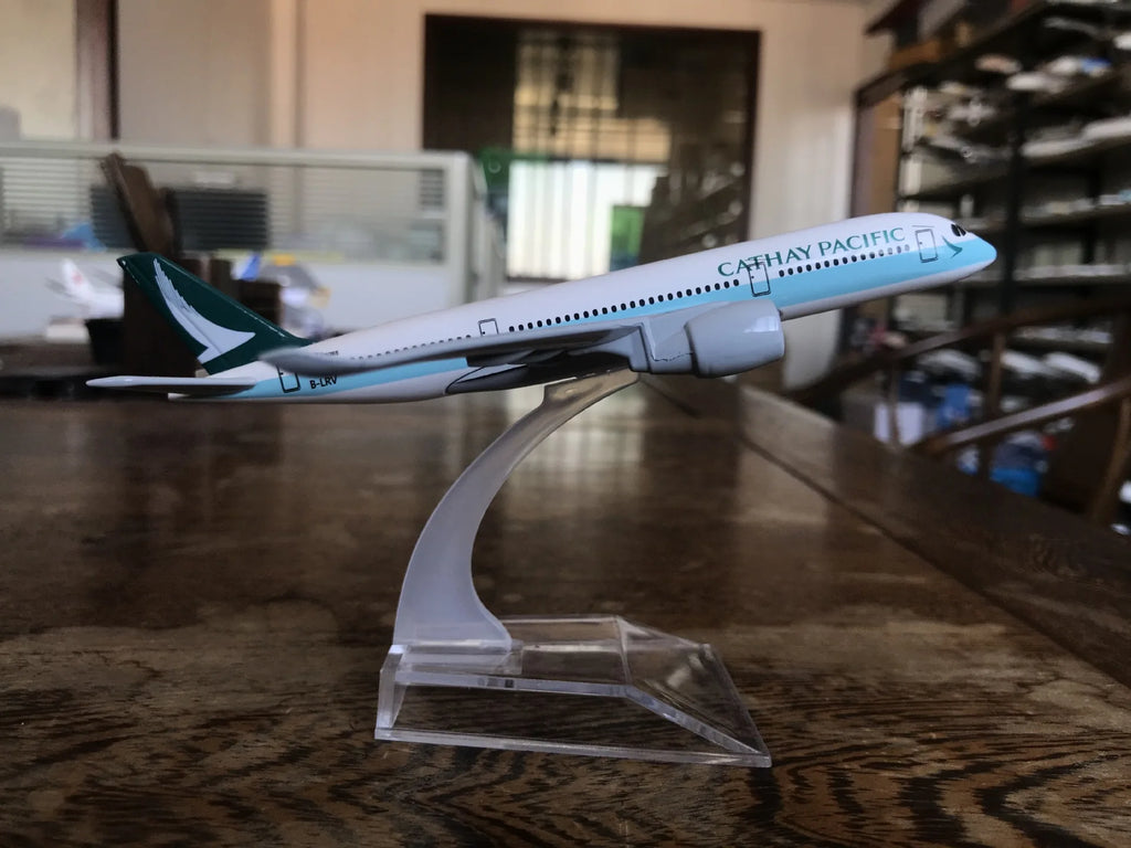 16cm A350 Cathay Pacific 1:400 Scale Die-Cast Metal Alloy Aircraft Model Toy Suitable for Collecting and Gifting