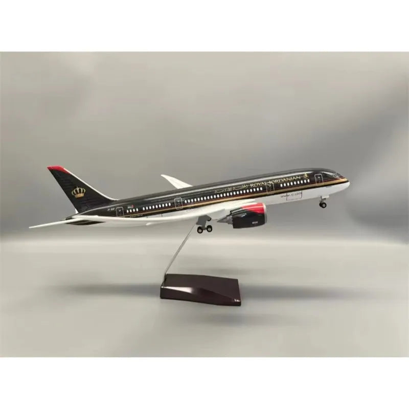 2025 New 1:130 Scale Model Royal Jordanian B787 Aircraft Air Airlines With Light Wheel Diecast Resin Airplane Collection Display