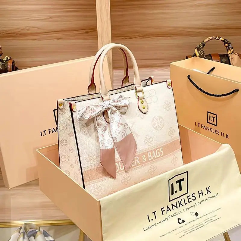 Fashionable Women Messenger Crossbody Bag Casual Trendy Can Be Used As A Spacious And Unique Diaper Bag
