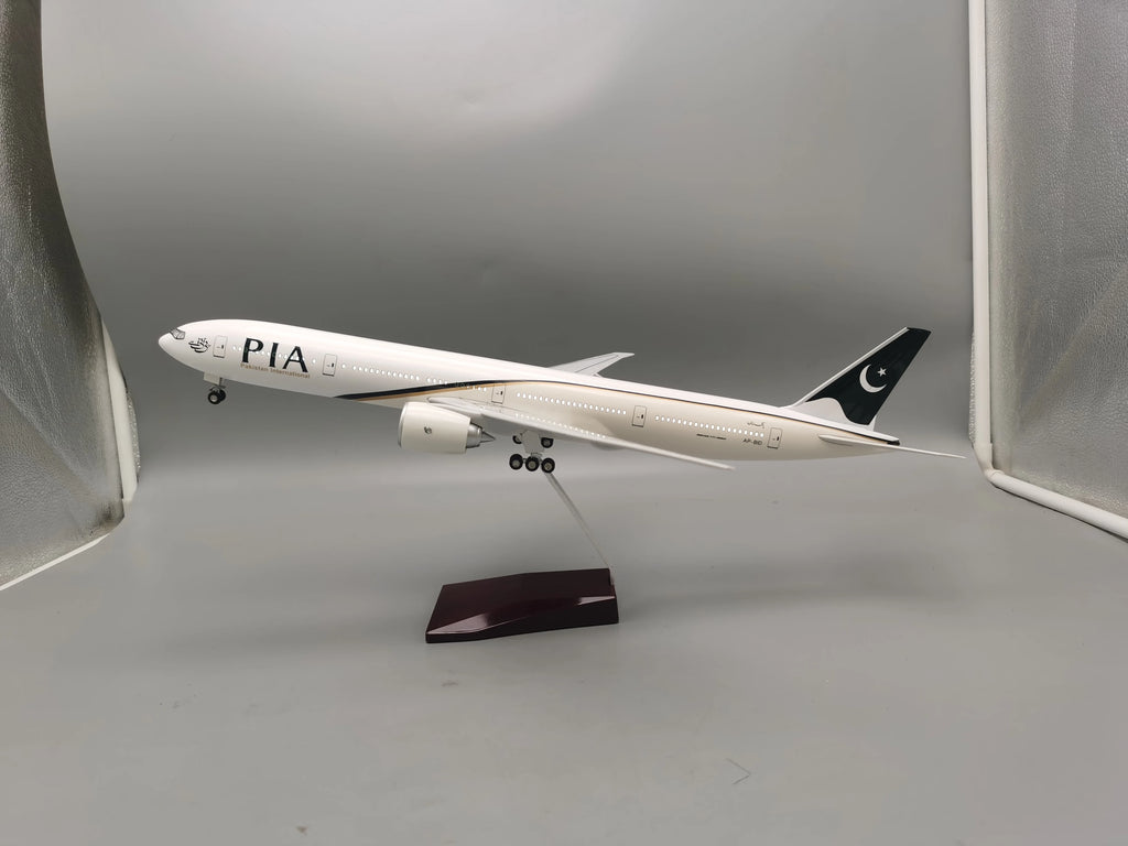 47CM 1/157 Scale B777 PIA Aircraft Model Pakistan Airlines Model Airplanes with Wheel Landing Gear Resin Miniature Plane for