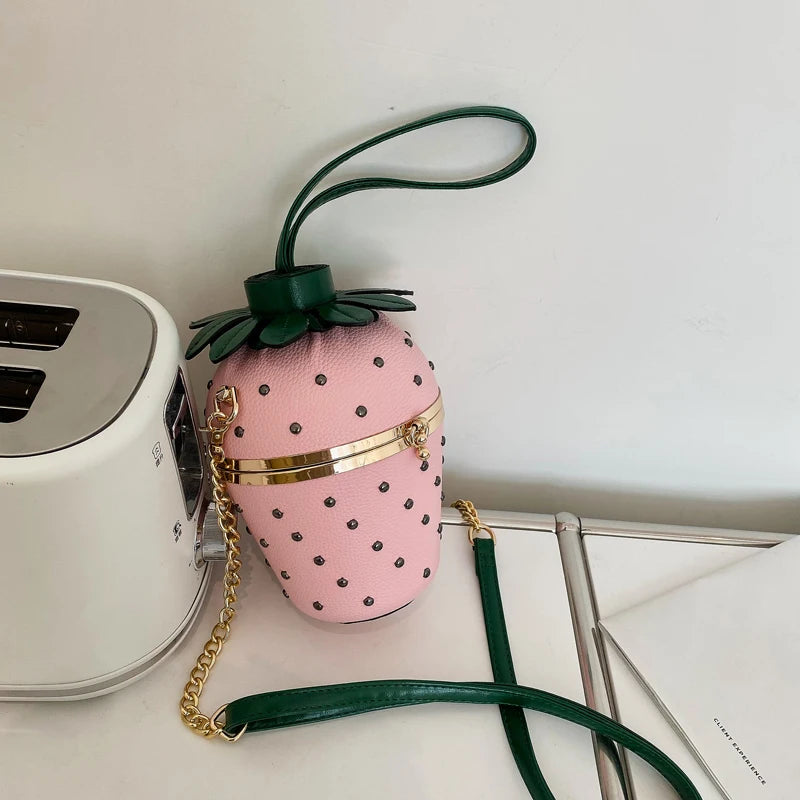 Luxury Designer Strawberry Bag Women Banquet Handbag New Pearl Shoulder Bags Chain Crossbody Purse for Girl Phone Pocket Rivet