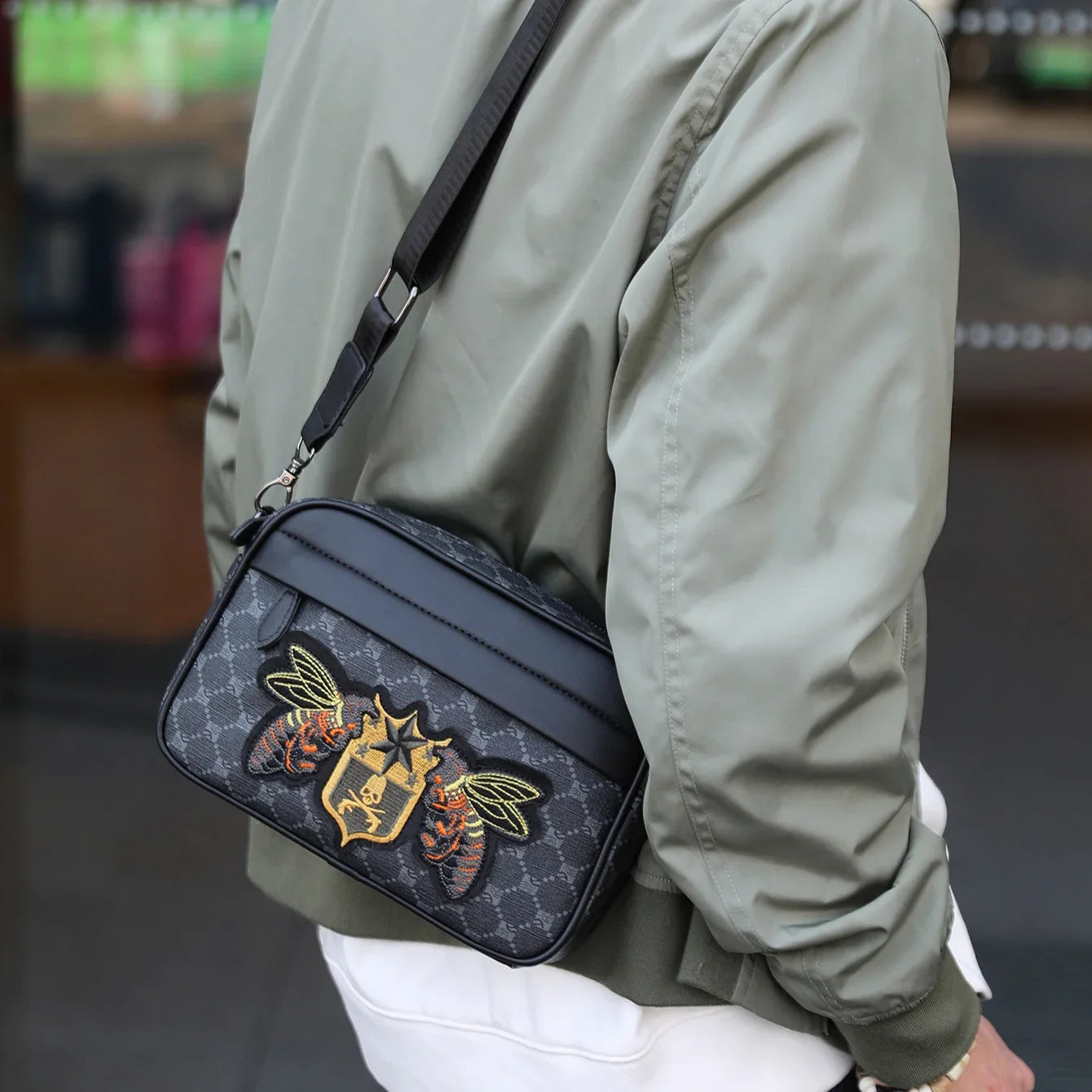 Men's Crossbody Bag Bee Embroidery Shoulder Bag Woman/Man Outdoor Commuting Business Satchels Waterproof PU Slide Men Bags