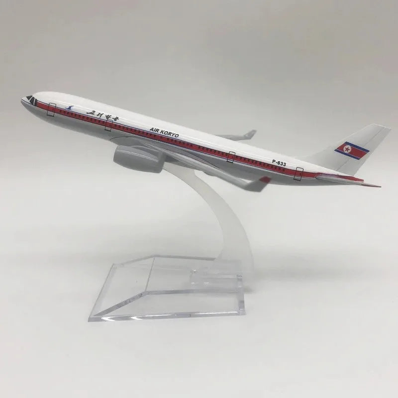 16cm 1/400 Scale Aircraft Series A330 A340 A220 Airplane Model Miniature Airplane Diecast Metal Child Toy Plane Collected Gift